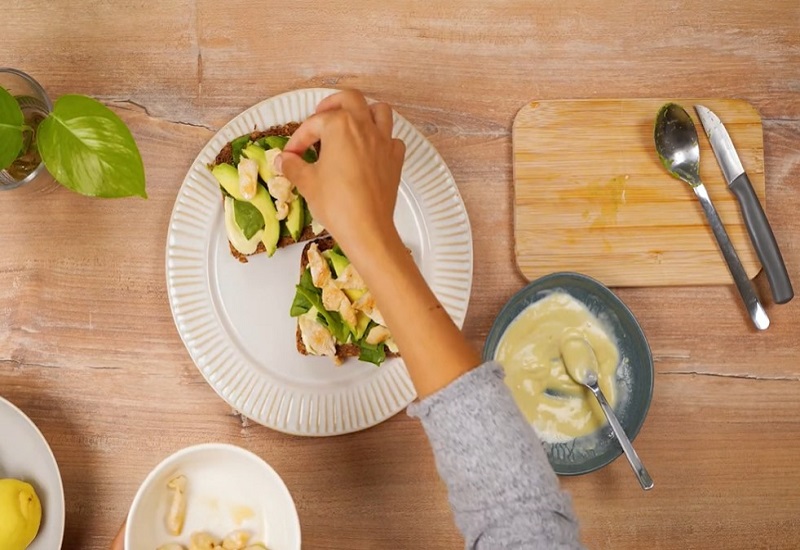 Healthy Chicken and Avocado Sandwich