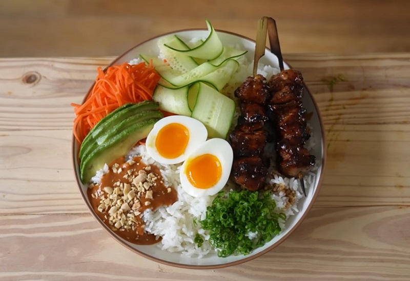 chicken avocado rice bowl