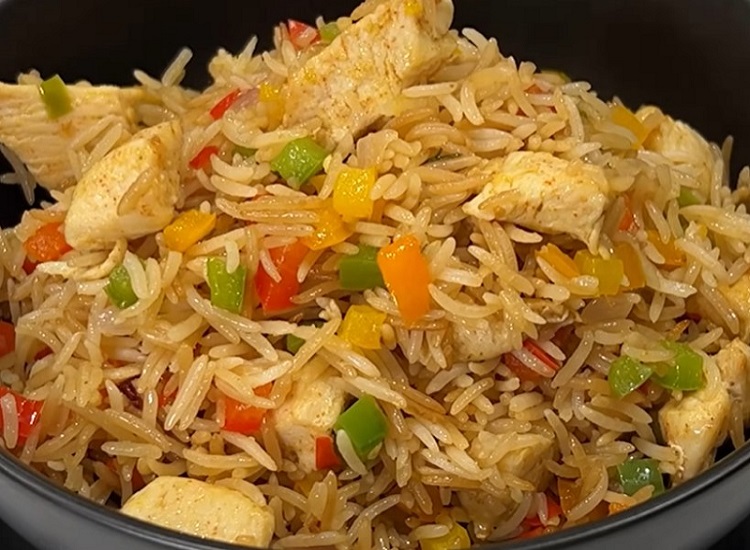 Bell pepper and chicken fried rice