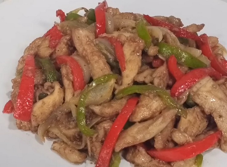 CHICKEN WITH BELL PEPPER AND ONION