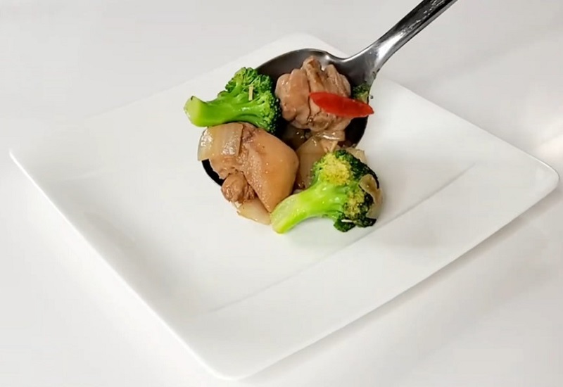 Chicken & Broccoli with Garlic Sauce