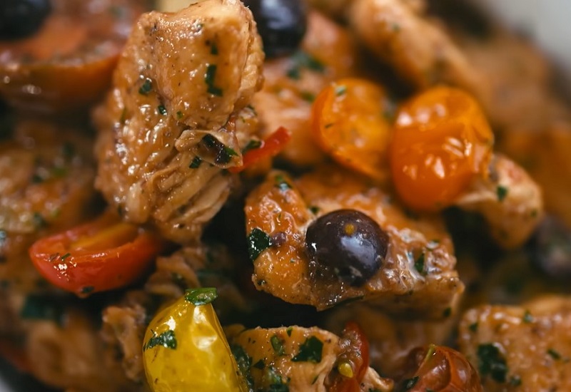 Chicken With Bell Peppers And Tomatoes