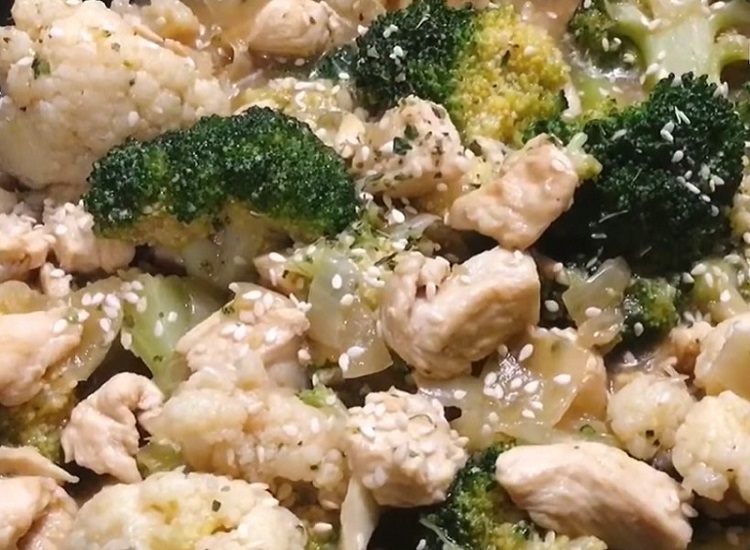 Chicken With Broccoli and Cauliflower