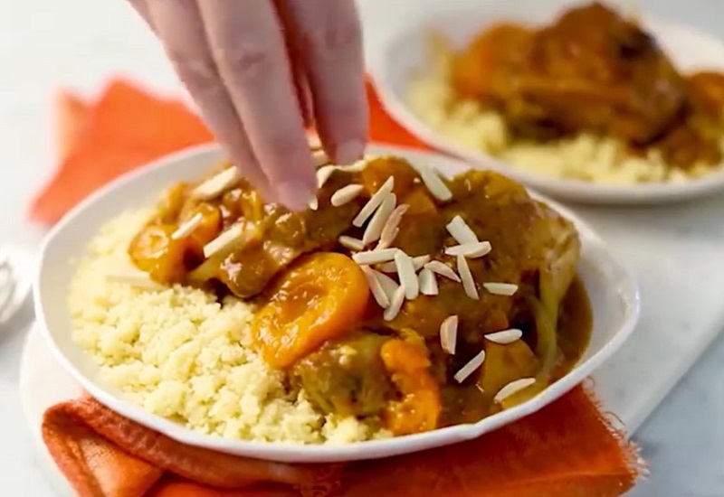 Chicken With Dates And Apricots