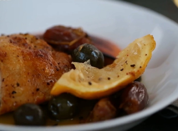 Chicken With Dates And Olives