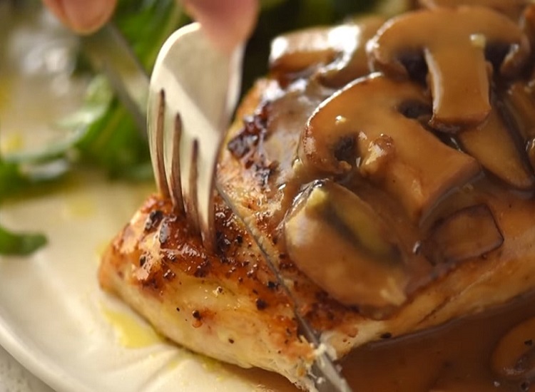 Chicken with Mushroom Gravy