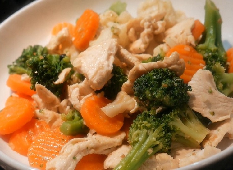 tir-fry FROZEN VEGETABLES WITH CHICKEN