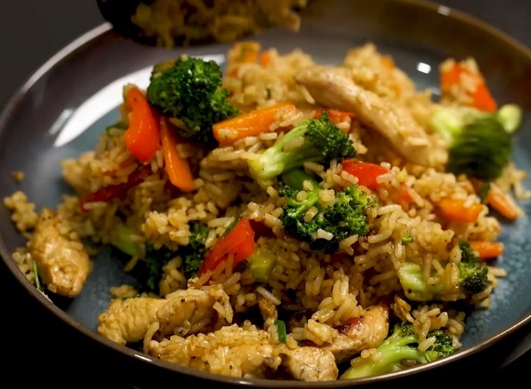 CHICKEN RICE WITH VEGETABLES