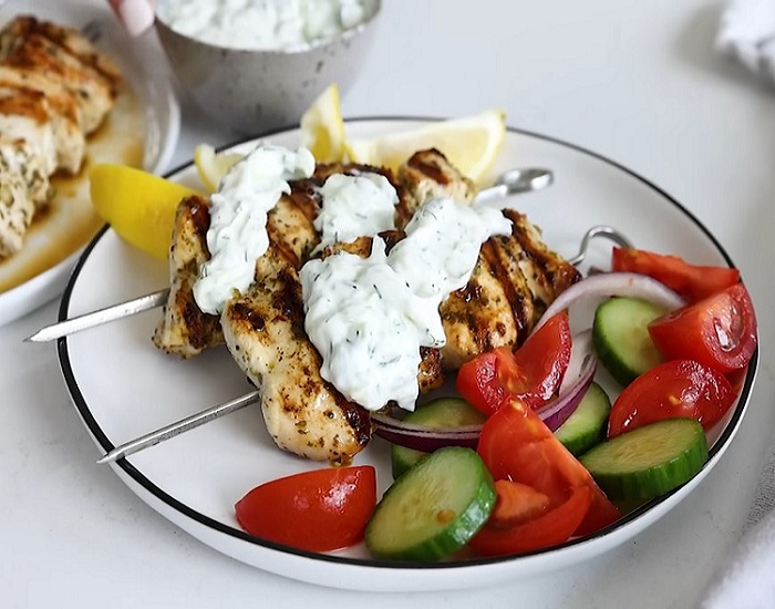 Chicken With Tzatziki Sauce