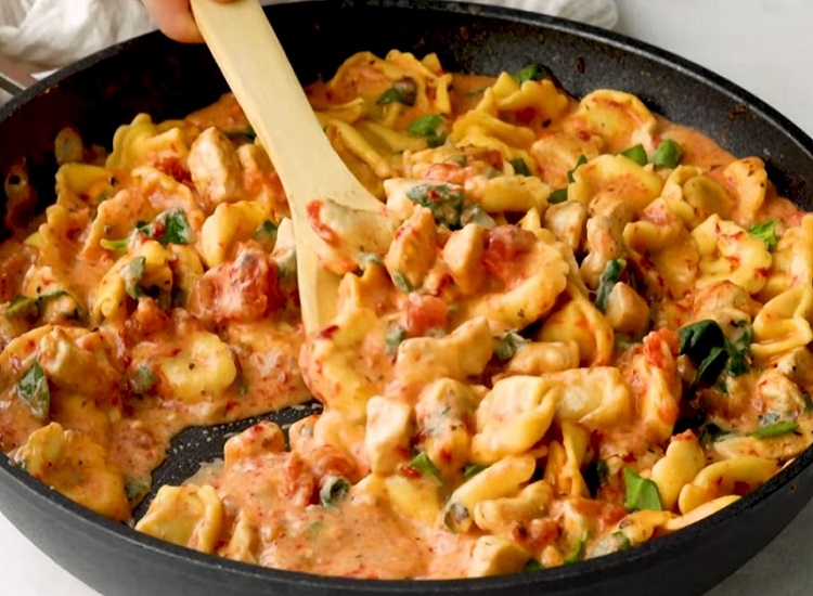 Italian Chicken Tortellini Skillet