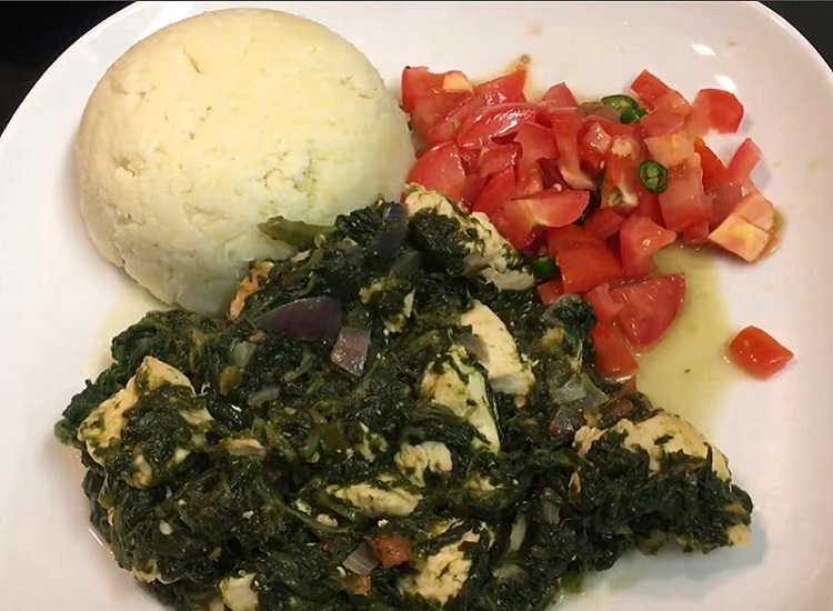 UGALI WITH SPINACH MIXED WITH CHICKEN