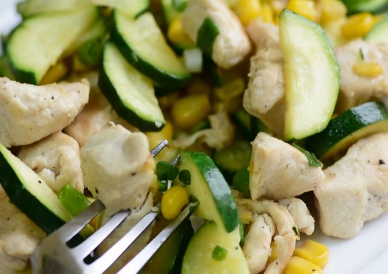 Chicken With Zucchini And Corn