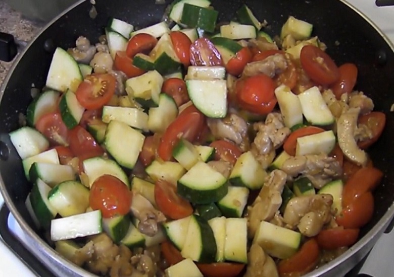 Chicken With Zucchini And Tomatoes