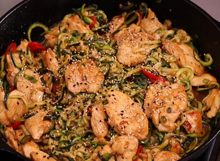 Chicken With Zucchini Noodles