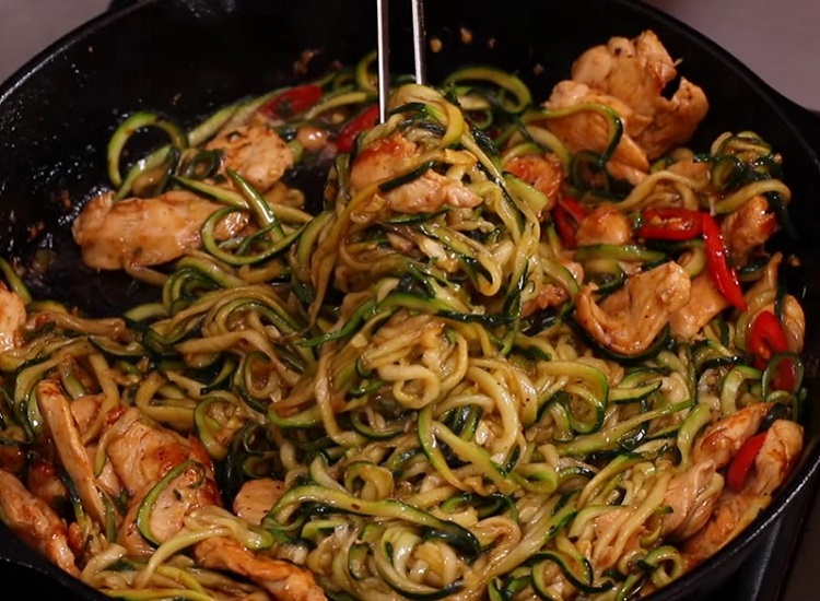 Garlic Chicken Zucchini Noodles