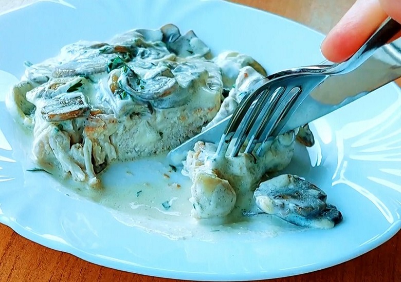 JUICY Turkey with Mushroom Sauce