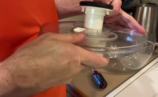 Parts of the OXO Salad Spinner