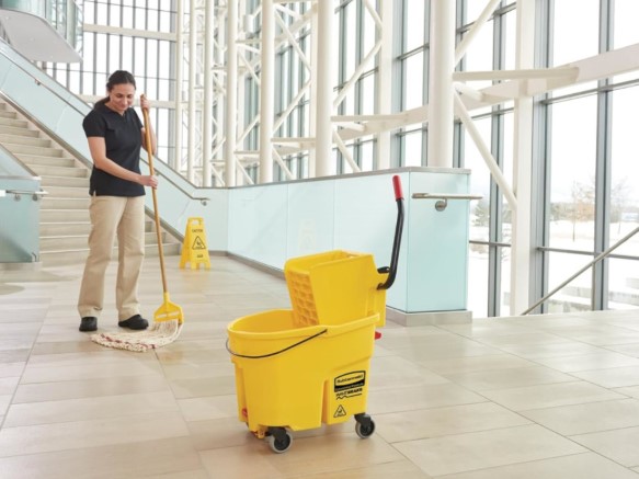 Does Rubbermaid Mop Bucket Come with Bucket
